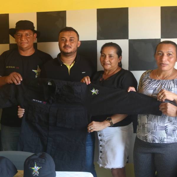 Prefeitura de São João do Caru entrega novos uniformes à Guarda Municipal